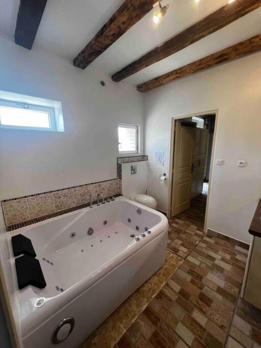 Holiday home Longere Berrichonne, Calme Absolu, 13 Personnes